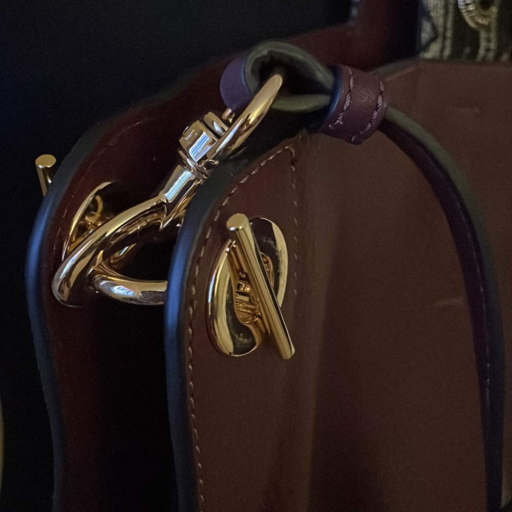 Vince Camuto tote - Picture 6 of 8